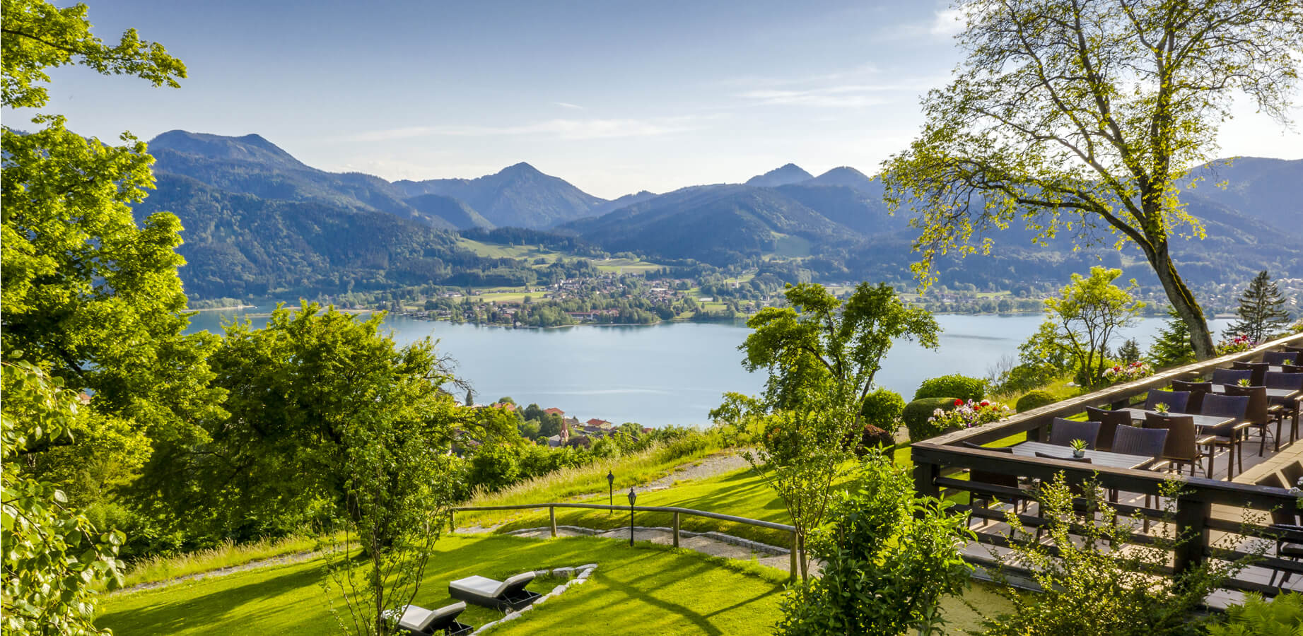 Hotel Der Westerhof Tegernsee Ausblick auf den See im Sommer